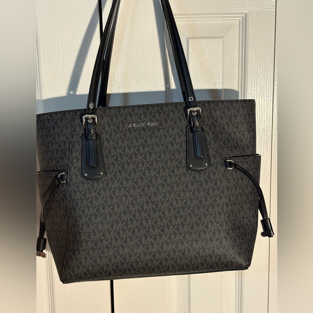 Michael Kors handbag - only used 3-4 times. Like new